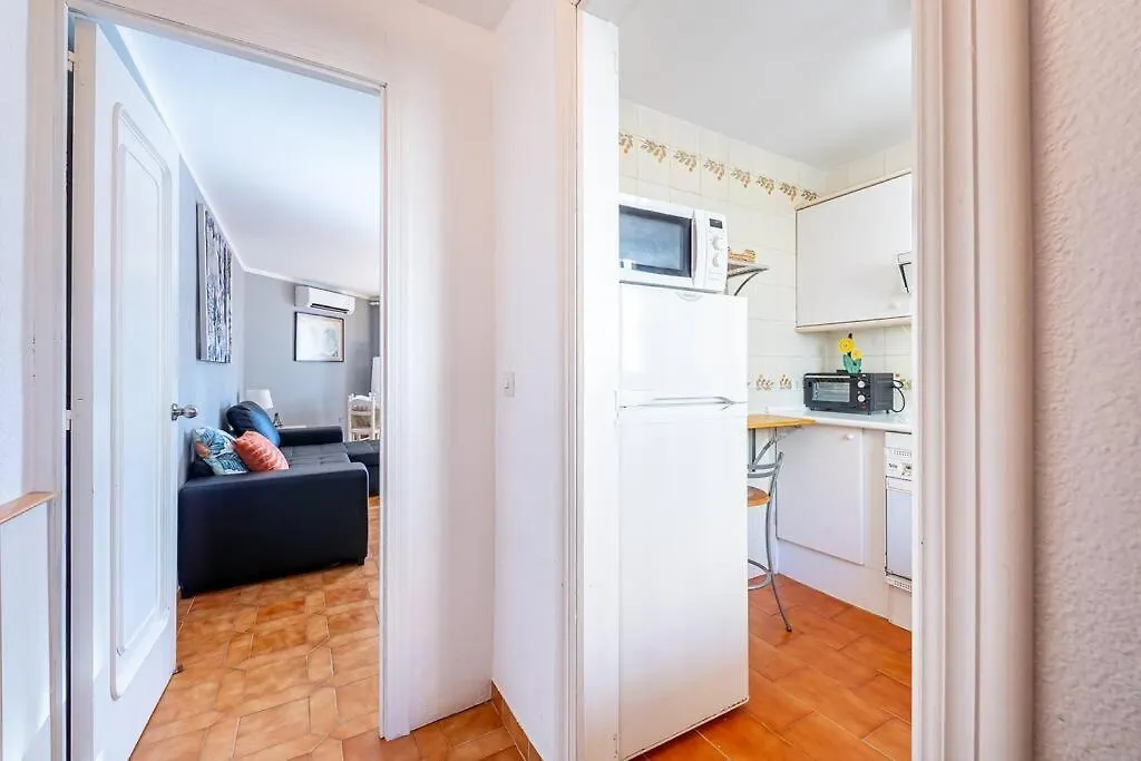 Spacious Apartment With Pool, 3 Min From The Beach 푸엔히롤라
