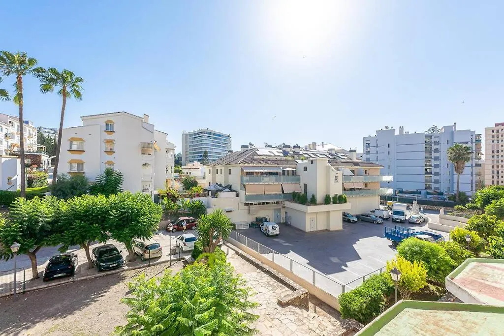 Spacious Apartment With Pool, 3 Min From The Beach 푸엔히롤라